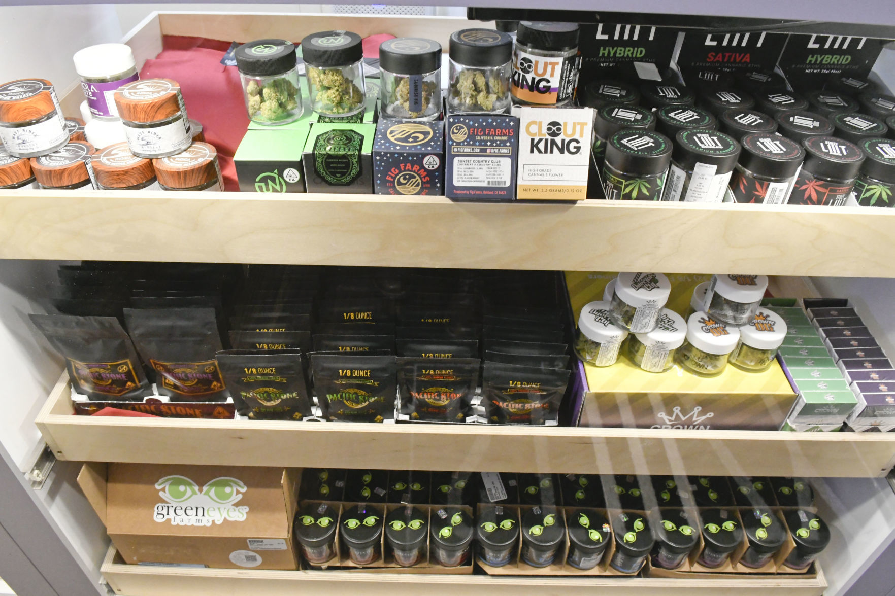 040620 Royal Healing dispensary 08.jpg